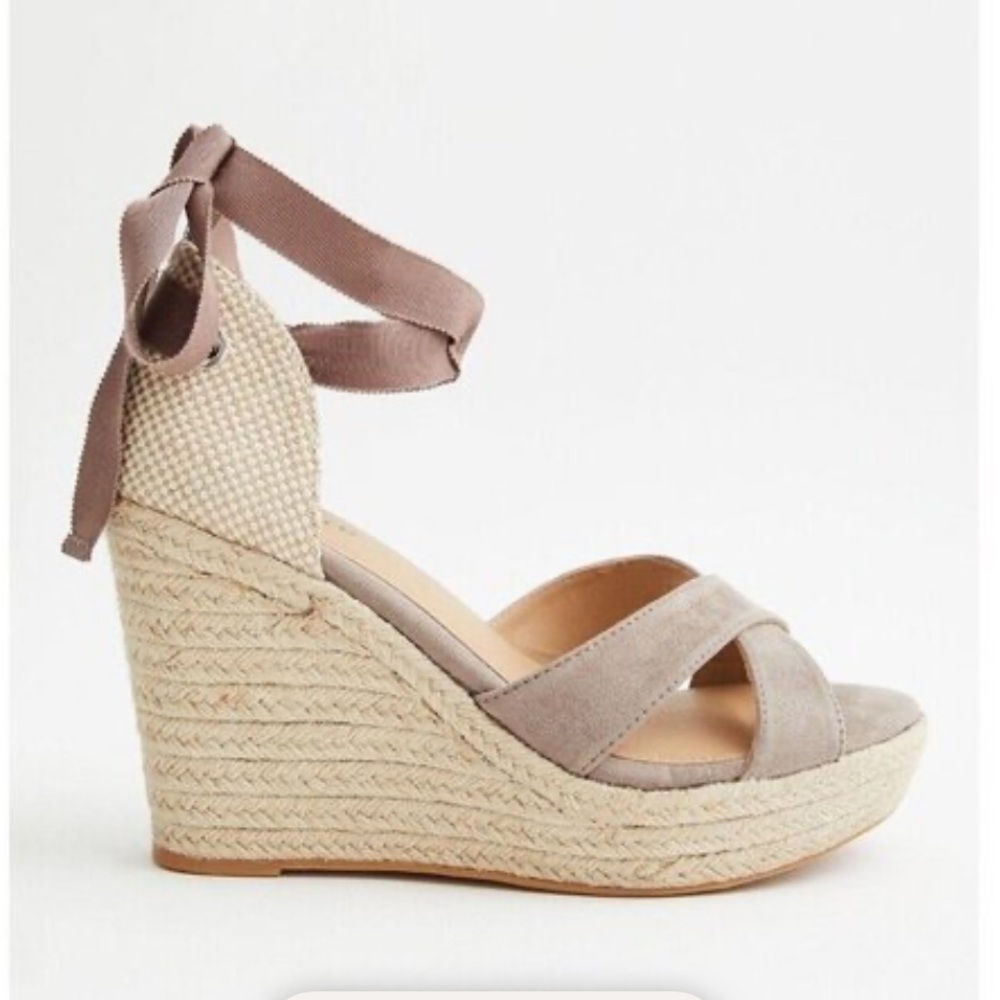 Torrid taupe platform Espadrille wrap Sandals with Ribbon Ties size 9.5 wide